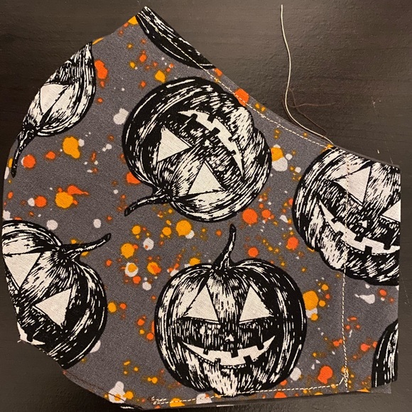 Mask with filter pockets! - Picture 11 of 16